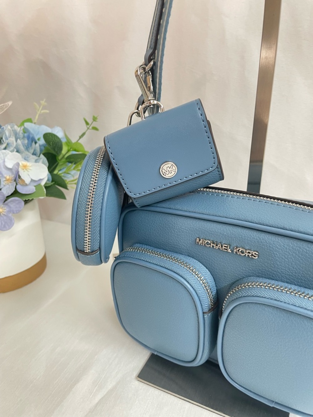MICHAEL KORS JET SET LEATHER MEDIUM CROSSBODY WITH CASE FOR APPLE AIRPODS PRO - Picture 8 of 13